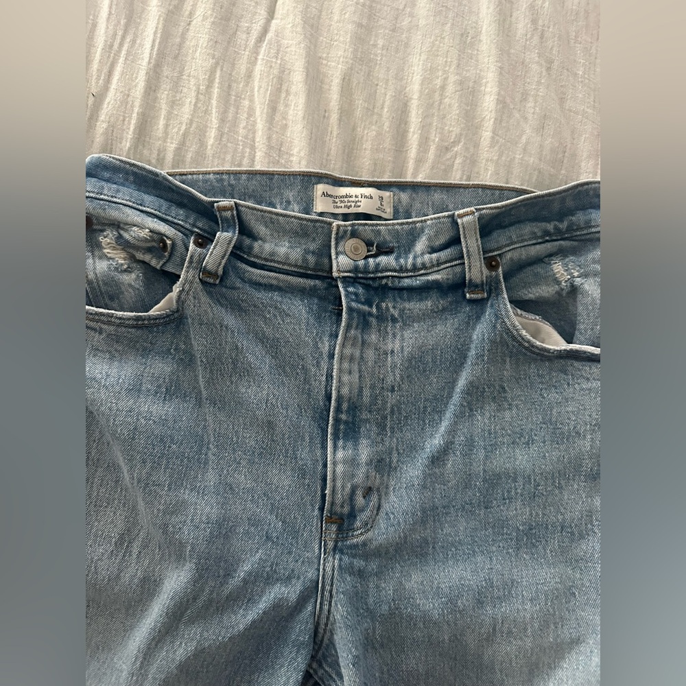 Abercrombie and fitch women’s high rise 90s straight fit jean